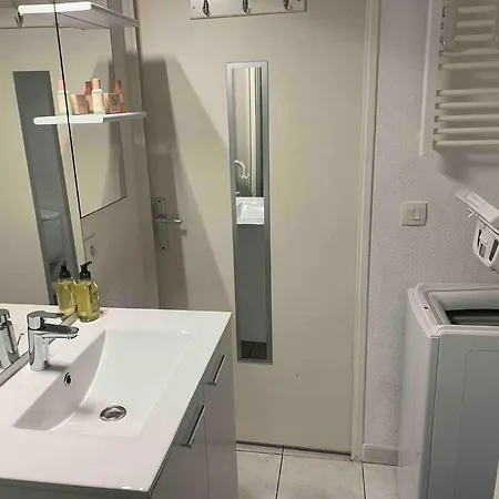 Dans Piscine 500m De La 2** Appartement *