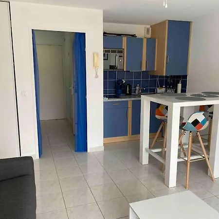 Appartement Dans Piscine 500m De La 2**